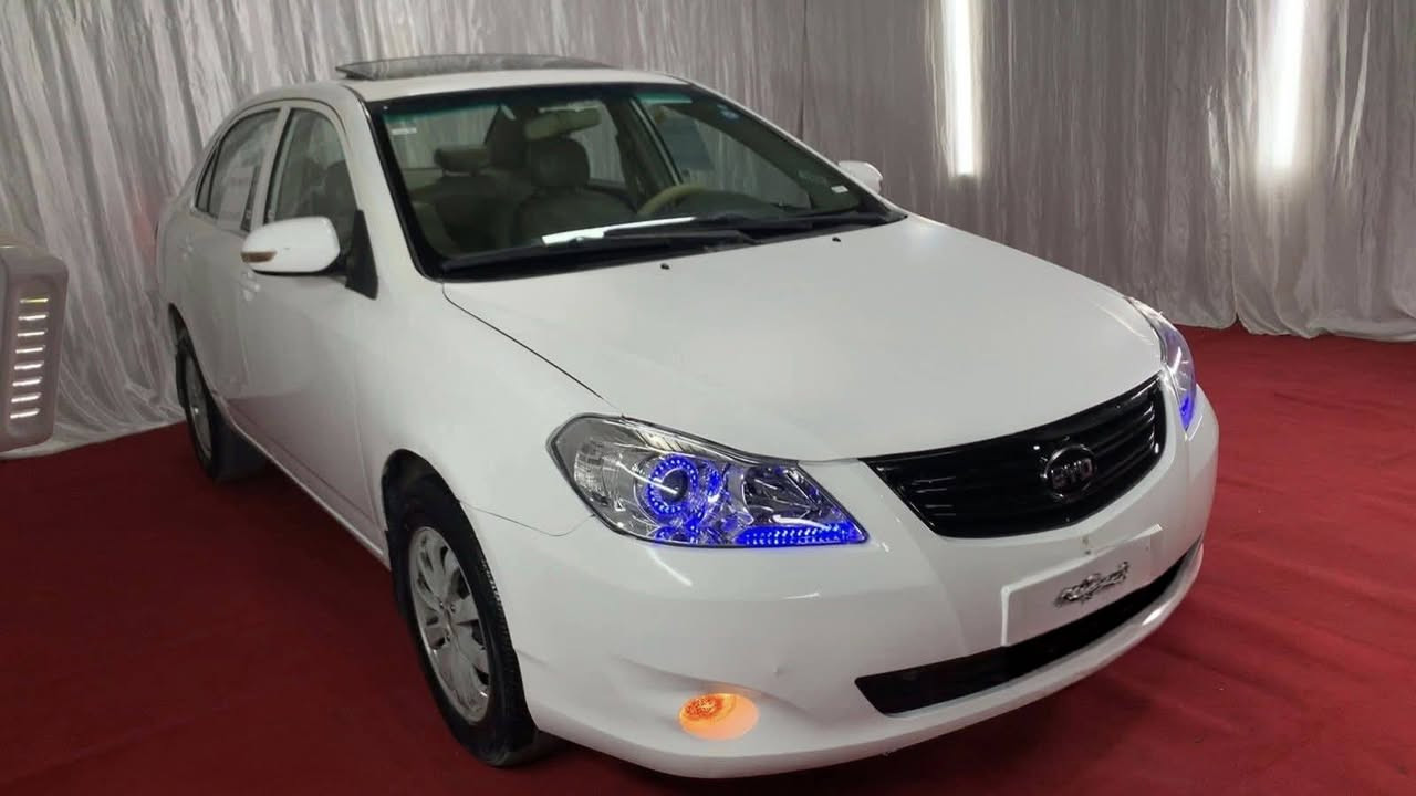 BYD G3  2013

40$
 تەنها عەتەرەی پێشی ڕەش نیە گۆڕاوە بۆ سلڤەر
زانیاریەکان لە وێنەکان دیارە
لەگەڵ ڕێز.
***********
