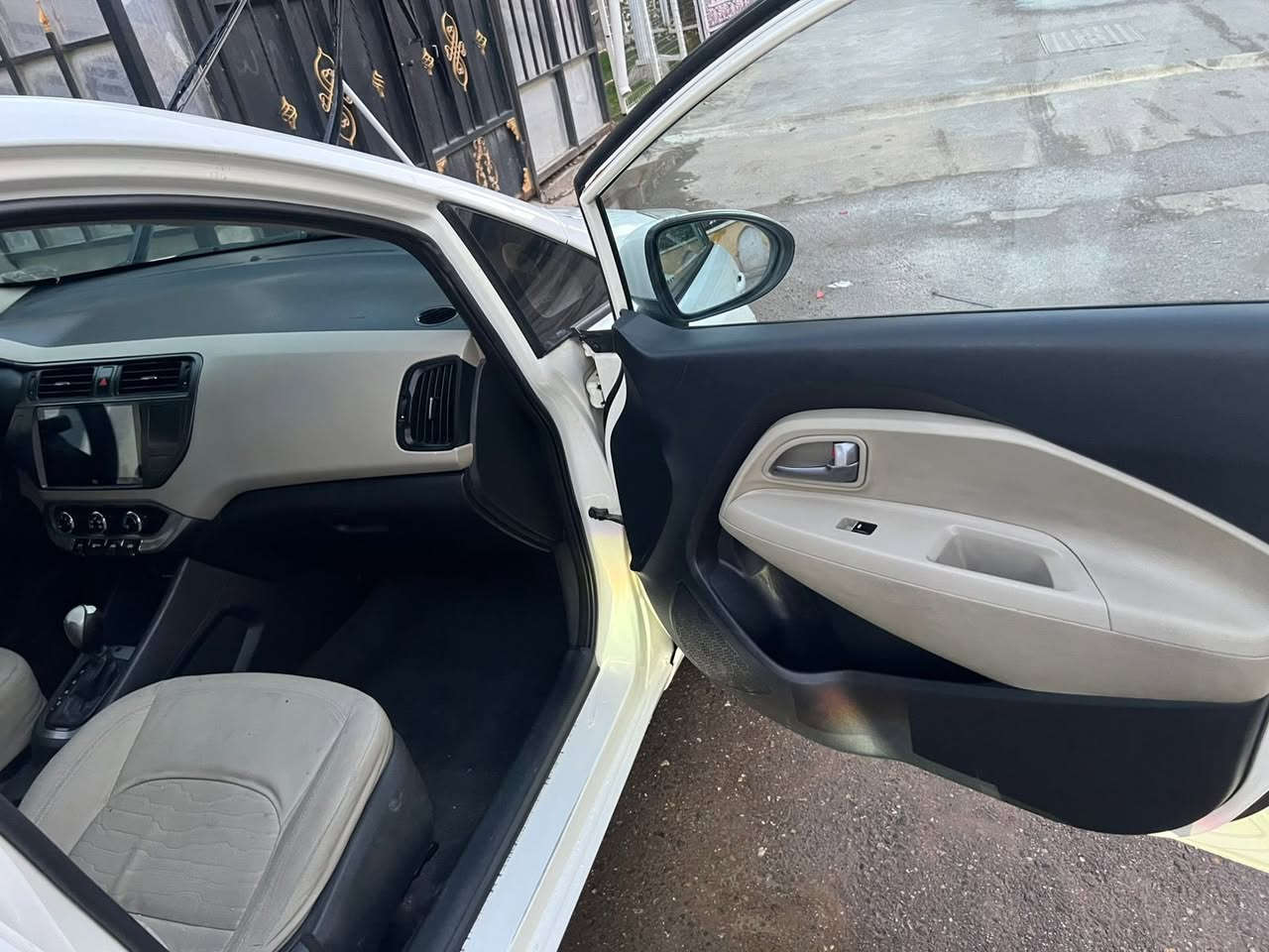 للبيع كيا ريو 2012 خليجي 🚗
المواصفات:

- محرك 1600
- بارد (مكيف ممتاز ❄️)
- جام لغ أمامي
- عكس السايق
- رقم بغداد
- فول مواصفات (عدا البصمة)
- ممشى 148 ألف

السيارة نظيفة وجاهزة للاستخدام، ما تحتاج صرف.

📍 الموقع: بغداد
📞 للاستفسار: ( *********** )

السعر: (105 وبيها ومجال بسيط )

الي جاد يتفضل يتواصل.
