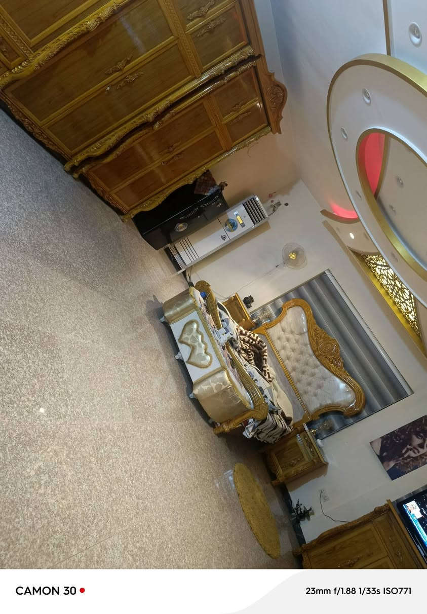 بسم الله الرحمن الرحيم
توكلنه على الله
دارللبيع 
بسعر حلو ومناسب 
الموقع حلو
والسعر حلو
والعروض بعد احلى
ويه عقارات الشاهينه
مساحته   ٢٠٠متر  
واجهه على الشارع العام ١٠وعلى الفرع ٢٠  
البيت ركن
بناء حديث
مسلح مدخلين
بناء ٢٠١٥
البيت طابقين الطابق الأرضي يحتوي على مدخلين استقبال هول مطبخ حار بارد غرفه نوم صحيات
الطابق الثاني ٣نوم صحيات بالكون  
الموقعا لمشتل المعلمين  
طابو صرف
للاستفسار الاتصال على الرقم
***********
يوجد وتساب خاص
