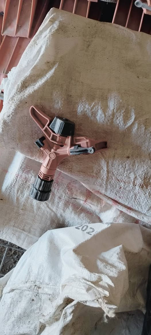 السلام عليكم للبيع نوزلات 60رصاصي و30ب30احمر ممات حجم 5 مع 80قاعده مع عصا السعر 5الاف قفل/***********
