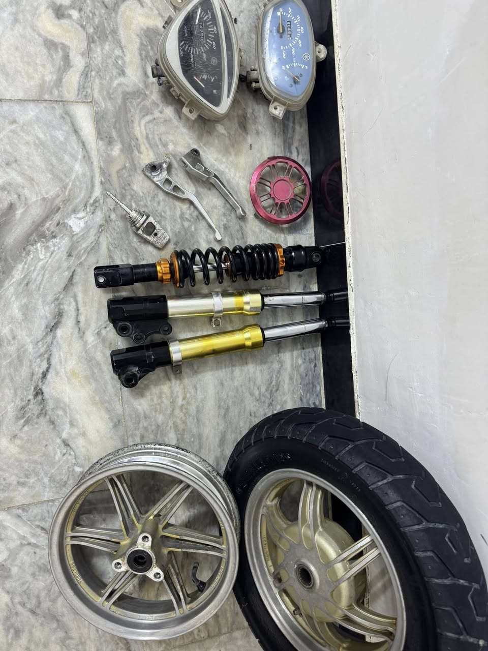 مكاني بغداد بلديات تزويد اصلي مو تجاري
ل صدر الامامي ب50 قزم 
ليدات ب 10 
دشبول مال منغولي ب 20 
دشبول مال عدله 30 
دبل خلفي ب 20 
قطره 5 ولقبق 5 ولوياله ب 250 
***********
