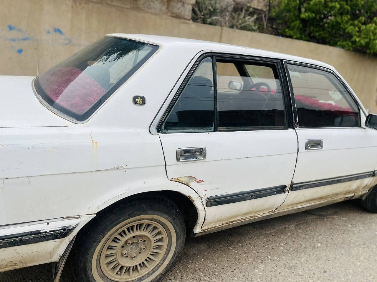 سيدان موديل 1990 يسار اصلي محرك كير عادي بلادي شرط
صدر جديد طخم تاير جديد كهربائيات كلها شغاله

شرط الوكاله والتحويل 

السعر25 ترهم مراوس حسب القناعه

***********عنواني شركاط
