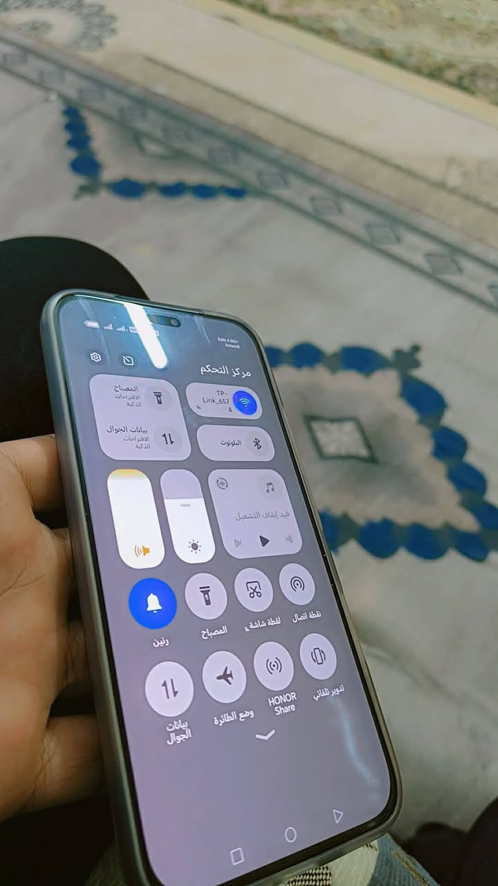 السلام عليكم هونر 400 سعره 300
جهاز جديد بعده بحاله الوكاله 
ذاكره 256 بوبجي 60 فريم
جهاز بصمه بل شاشه
جهاز كلش حلو 
مكاني بغداد الحسينيه 
*********** رقمي
