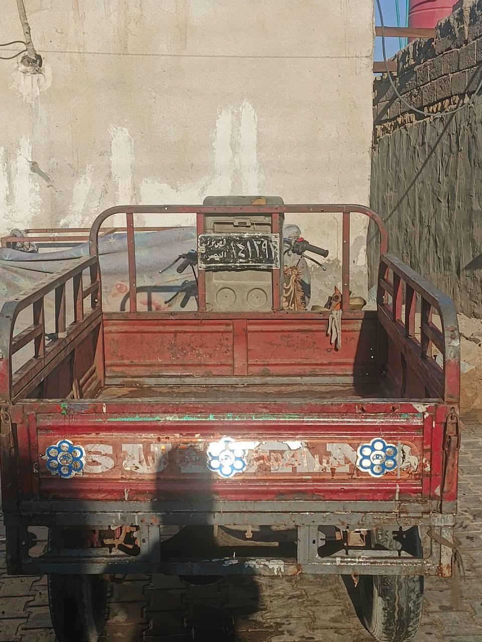 السلام عليكم ستوته رقم اسود سنويه موجوده للبيع المكان البصره الامن الداخلي الاتصال ***********
