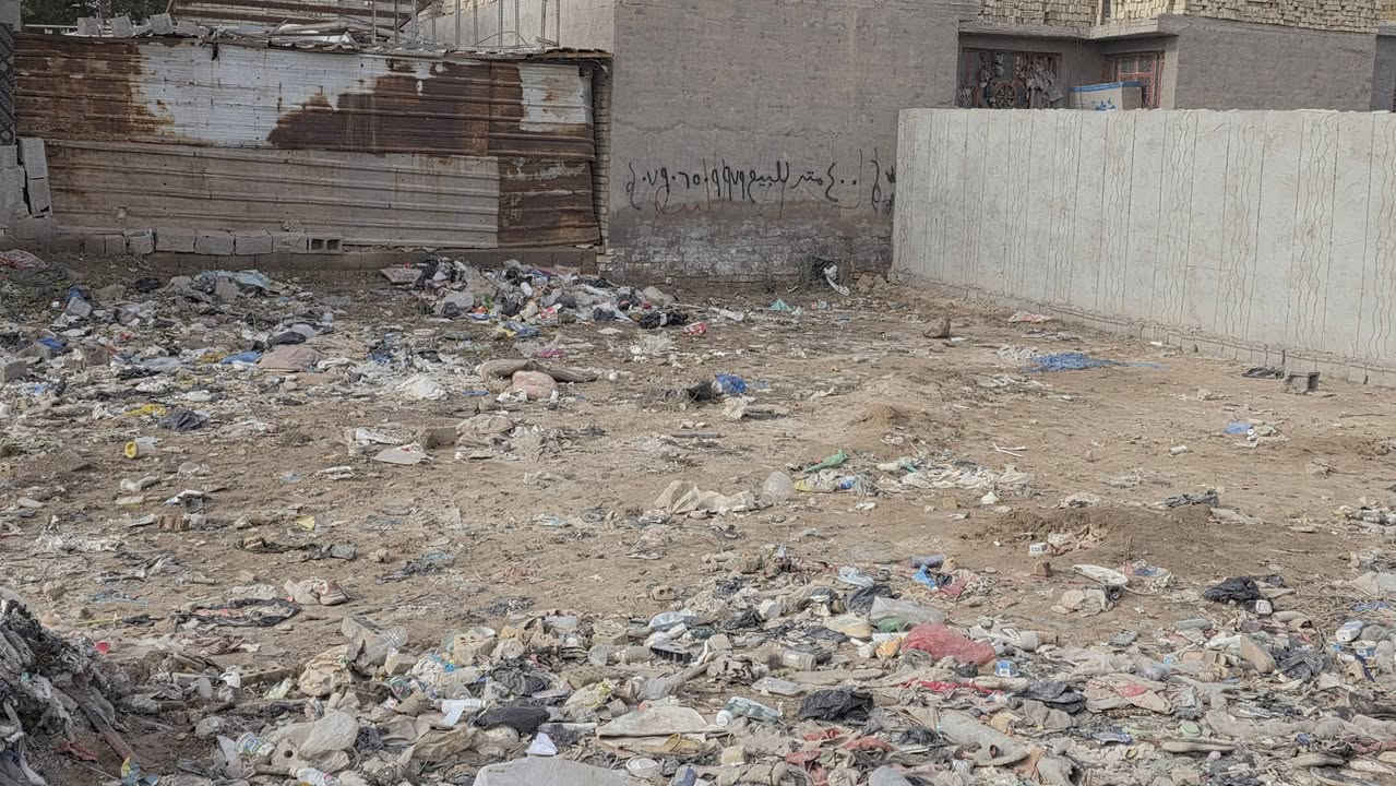 السلام عليكم قطعه ركن خط ثاني تبليط شارعين مجاري ماي كهرباء واصله المساحه 600متر قرب مطعم الديوان الاستفسار ***********
