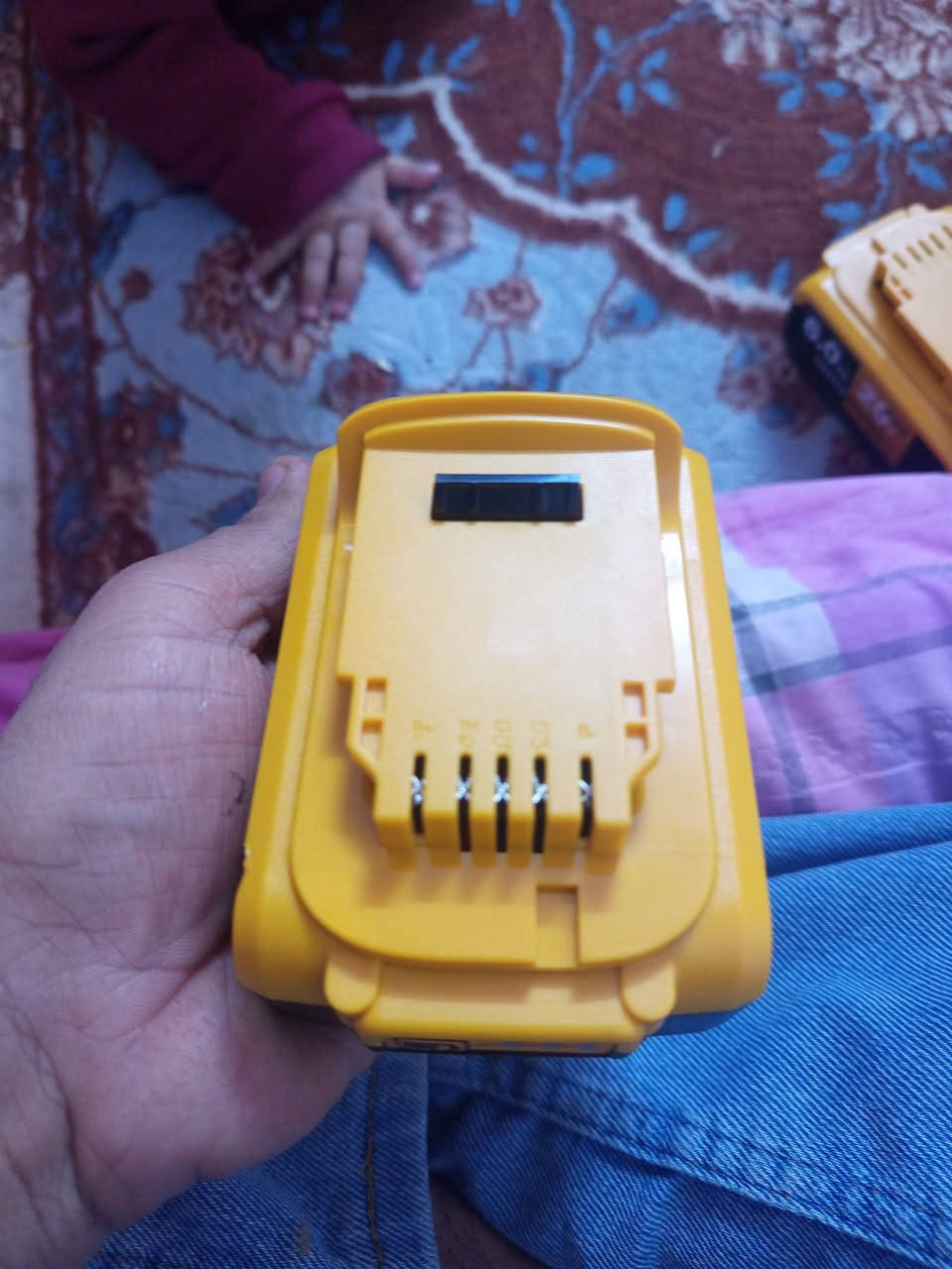 بطاريات عدد 2 سعر 50 الكل شغالات
لا يوجد توصيل مكاني أبي غريب *********** واتس أب
