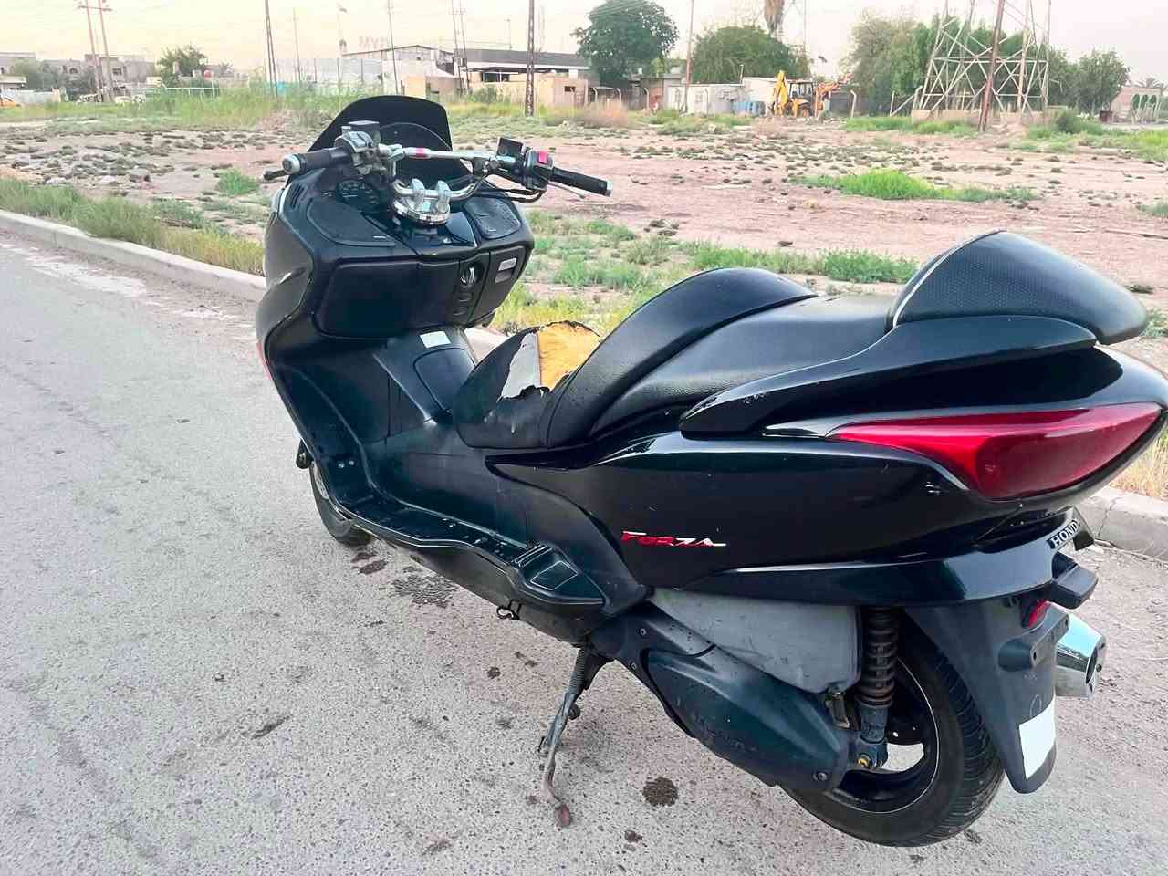 سلام عليكم شاباب فورصه 08كلشي ما بيه نقص بس هورن شراي يدخلي خاص واساب موجود مكاني بغداد مدينه الصدر تقاطع كياره رقمي *********** السعر 700 بيه مجال
