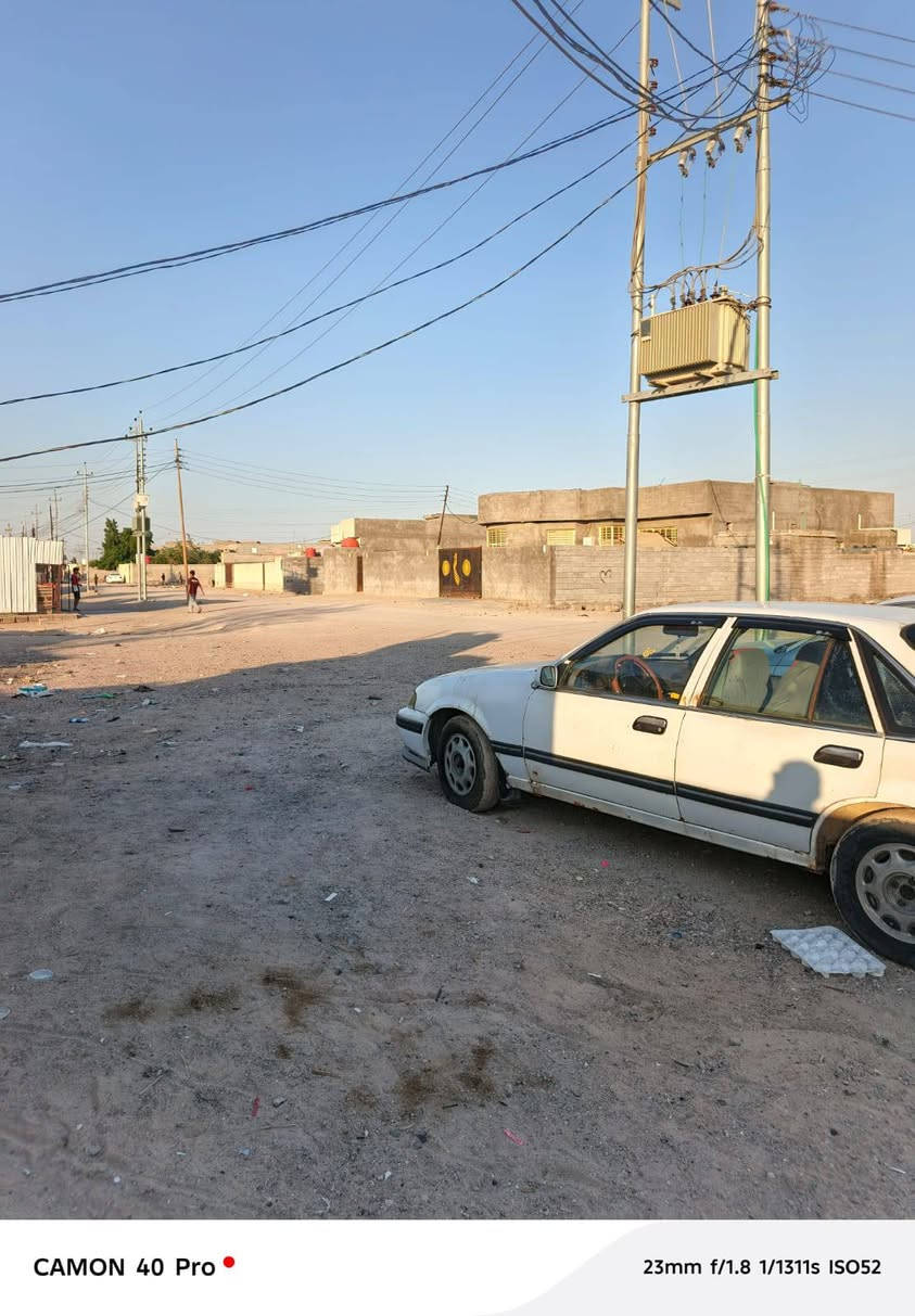 السلام عليكم ورحمة الله وبركاته يوجد لدينا بيت للبيع المساحه 200 متر 
يتكون البيت من غرفتين 
وديوان وصاله ومطبخ وحمامات خارج وداخل البيت السعر 25 مليون البيت عقد زراعي
المكان البصرة الزبير خلف معارض السيارات
رقم الهاتف ‏‪***********‬‏ محمد
‏‪***********‬‏ الزبير, البصرة

