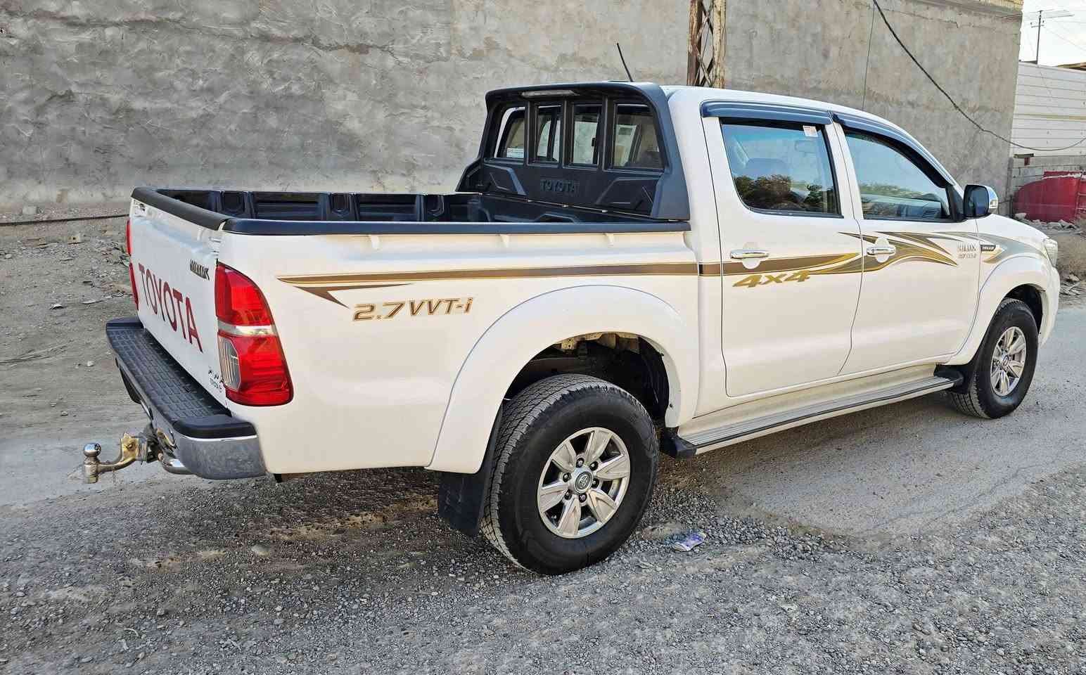 سلام عليكم عندي سياره البيع بيكم فورويل موديل 2015 
رقم دولي بسمي تحويل مباشر سياره 
مكفولة من صبغ او ضربه او تبديل اوفتح
 كير واتماتيك شاشه كامره تحكم استيرن حساسات خلفيه 
اسبير مانازل تخم تاير جديد حداديه جديده
ماشية 100ألف  عنوان بغداد ولشراي يتصل عل رقم ***********
