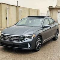 Volkswagen-Jetta: موديل:2025 مصفات فول :SE ماشي:15الف ميل  جملغ وبولند...