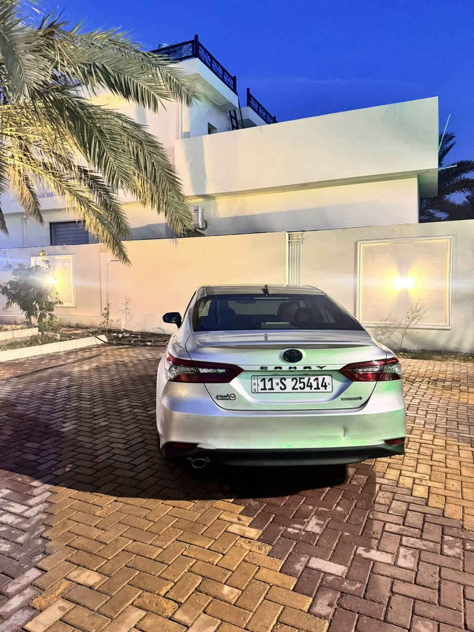 السلام عليكم
كامري هايبرد فول موصفات 
بيه ملاحظات مثل ما مبين بالسونار 
ارقام بغداد 
وكاله عبد اللطيف 
مواصفات Grande معروفه شنو مواصفاته 
سعر اتصال ع رقم ***********
مغلفه bbf السياره 
مؤديل 2023 
السياره جديده
