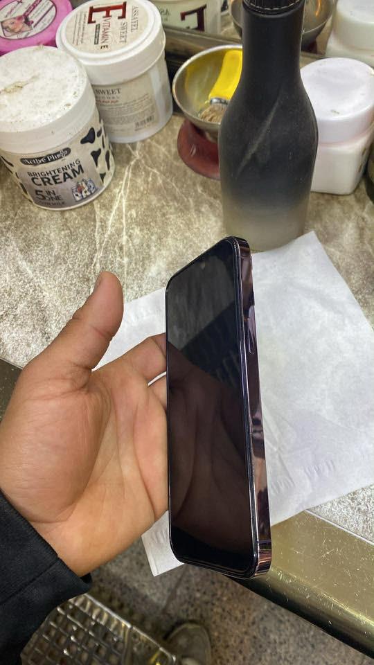 سلام عليكم 14 برو ماكس    مامفتوح بد نضيف كلش  256 / 🔋75 حقيقي  ***********
