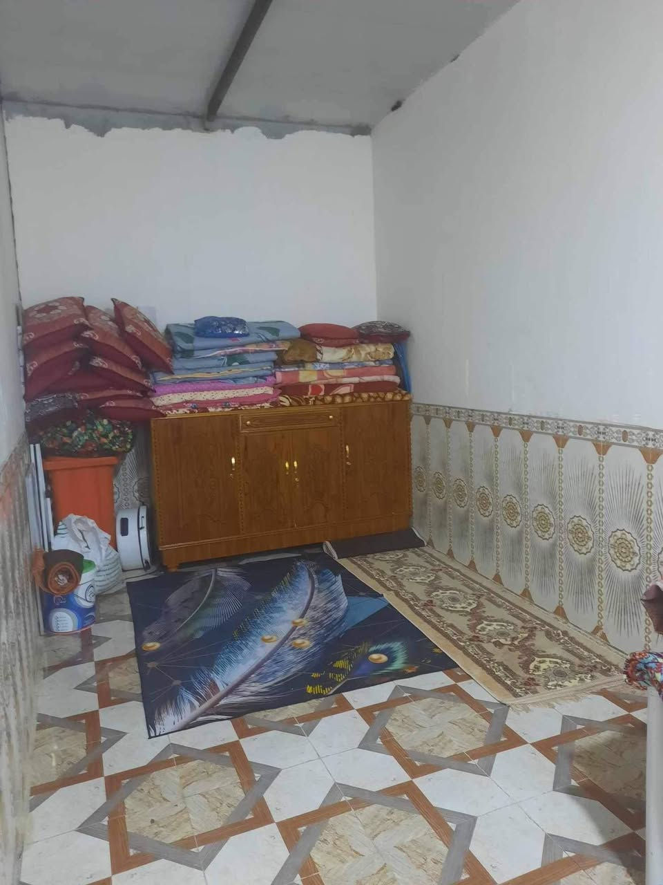 بيت تجاوز المعقل الهنديه ‼️
بي غرفتين  وهول ومطبخ كلش جبير 7ب5وبي طارمه صغيرة🏡
 ع شارع تبليط موقعه كلش حلو 📝
مساحته ١٠٠ متر 
سعر ٢٠ قابل للتفاوض 🤍
.
.
.
.
.
.
#عقارات #البصرة #شرفونا #التميمي


**إذا كنت صاحب هذا الإعلان وتريد حذفه لأي سبب، رجاءا أرسل رسالة إلى الدعم الفني**