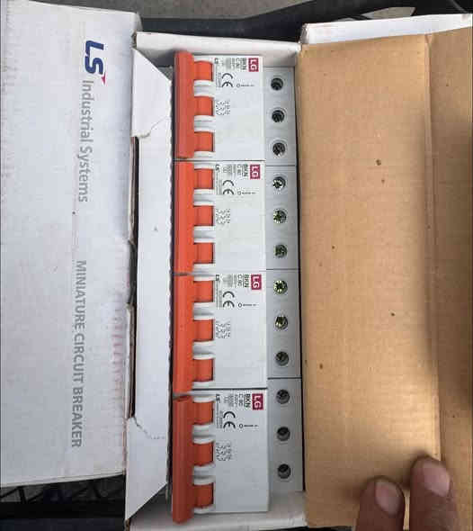 السلام عليكم يتوفر
جوزات +منيجرات بالة أصلي 

مفردة أصلي 👈٢٠٠٠ ألفين 👉
ثنائي اصلي 👈٣٥٠٠ ألف 👉
ثلاثي أصلي ٨٠ /١٠٠ /١٢٥ أمبير 👈٥ الاف 👉
                                  

بغداد

عكد النصارى 

وتوجد خدمه توصيل 

***********
