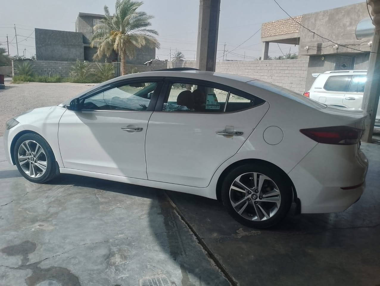 الانتره للبيع موديل 17ايرانيه فول مواصفات ماشيه 140السعر 165مكان رمادي خمسه كيلو رقم بغداد الجديد ***********
