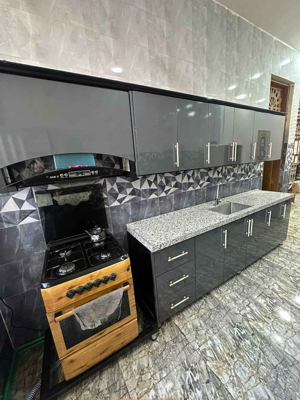السلام عليكم كاونتر للبيع استخدام سنه(نضافه ١٠٠%)
المكان بغداد حي الرئاسة والسعر مليون وربع وللاستفسار على رقم الهاتف ***********
