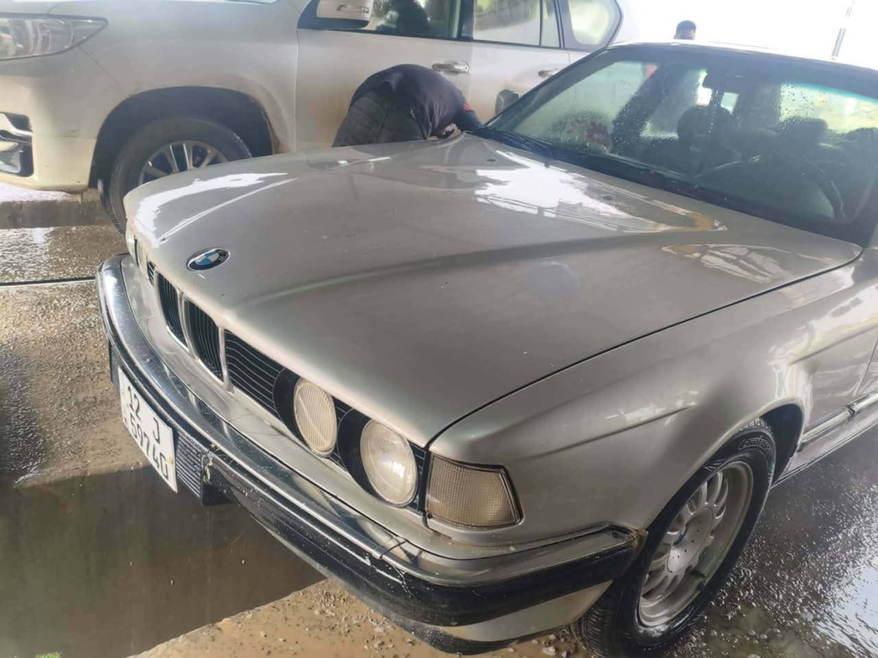 السلام عليكم
بيئيم ٧٣٥ رقم دولي نينوى شرط تحويل 
سياره جاهزه وحلوه حيل 
كير عادي شرط 
محرك شرط 
طخم تاير جديد 
كهربائيات كله شغاله 
لايت عالي ناصي زنون 
السعر ٣٨ وبيه مجال 
*********** 
يرهم مراوس حسب القناعه
