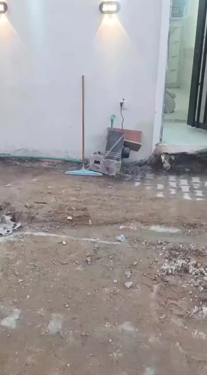 السلام عليكم بيتين للبيع خمسينات ثنين طابوك طابقين جديد الشعله الدوانم شارع أبودراج اول فرع على ايدك اليمنى السعر 55  كل واحد وبيه مجال الاستفسار ع الرقم ***********
