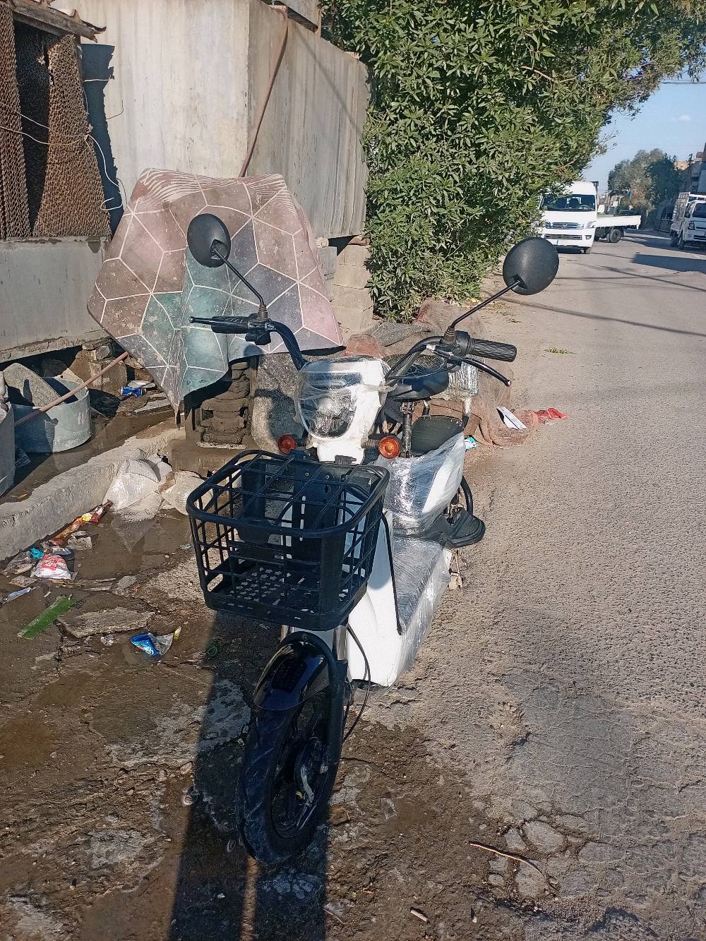 السلام عليكم دراجه شحن للبيع اربع بطاريات دراجه نضيفه حجم 18
السعر 175و بيه مجال للطيبين 
المكان بغداد البلديات حي الضباط 
