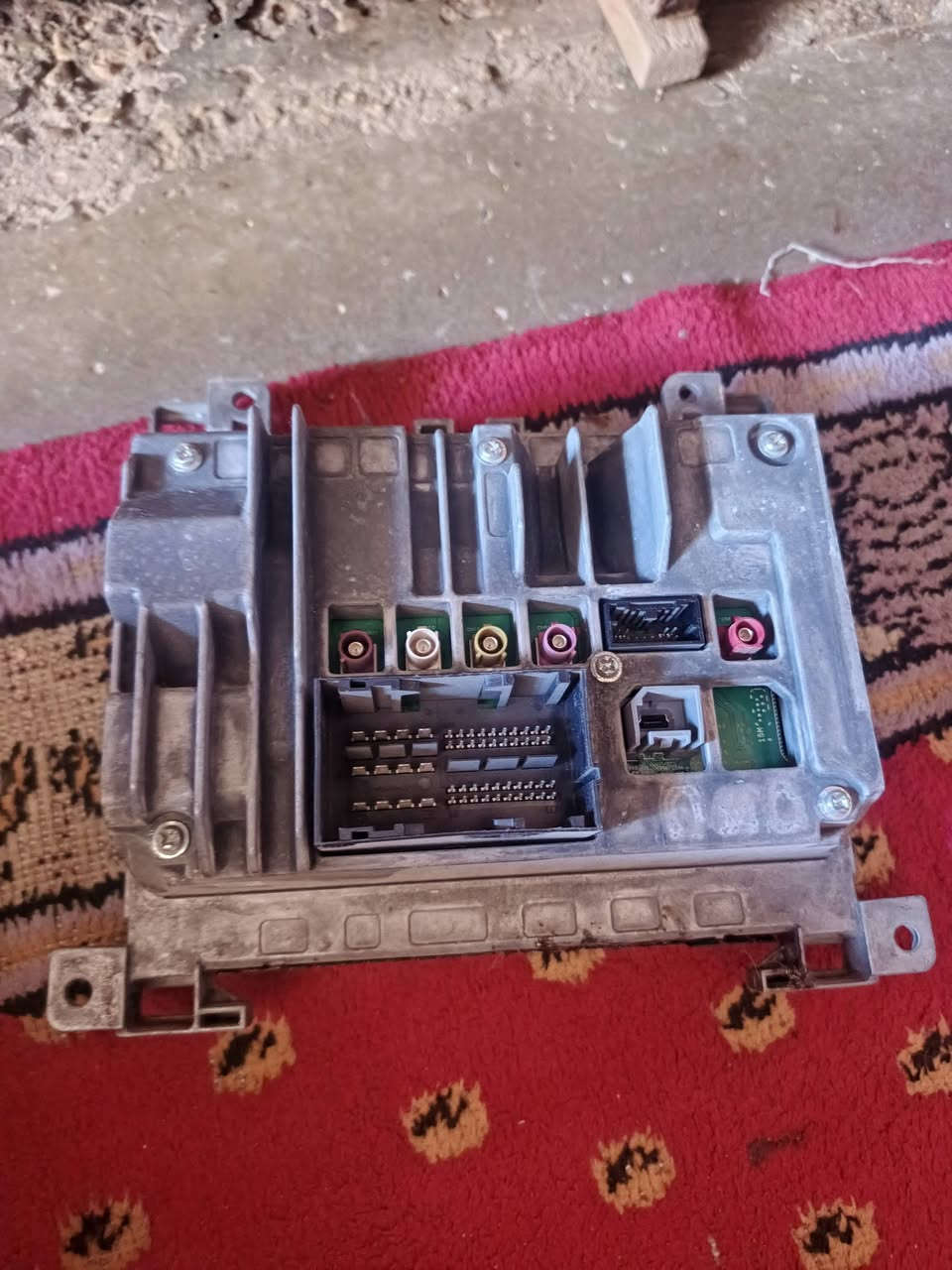 السلام عليكم غراض عدسات عالي ناصي جدد  شاشه مال 2019 بها كسر مكاين كامله مال بيبان هنن والجامات الخلفيه ***********
