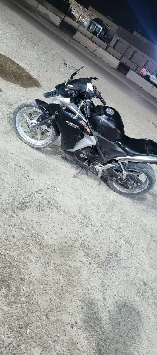 سلام عليكم هوندا CBR250R نقوصات صفاح والكفر مال تانكي واشاير امامية وبريك امامي 
السعر خاص ***********
