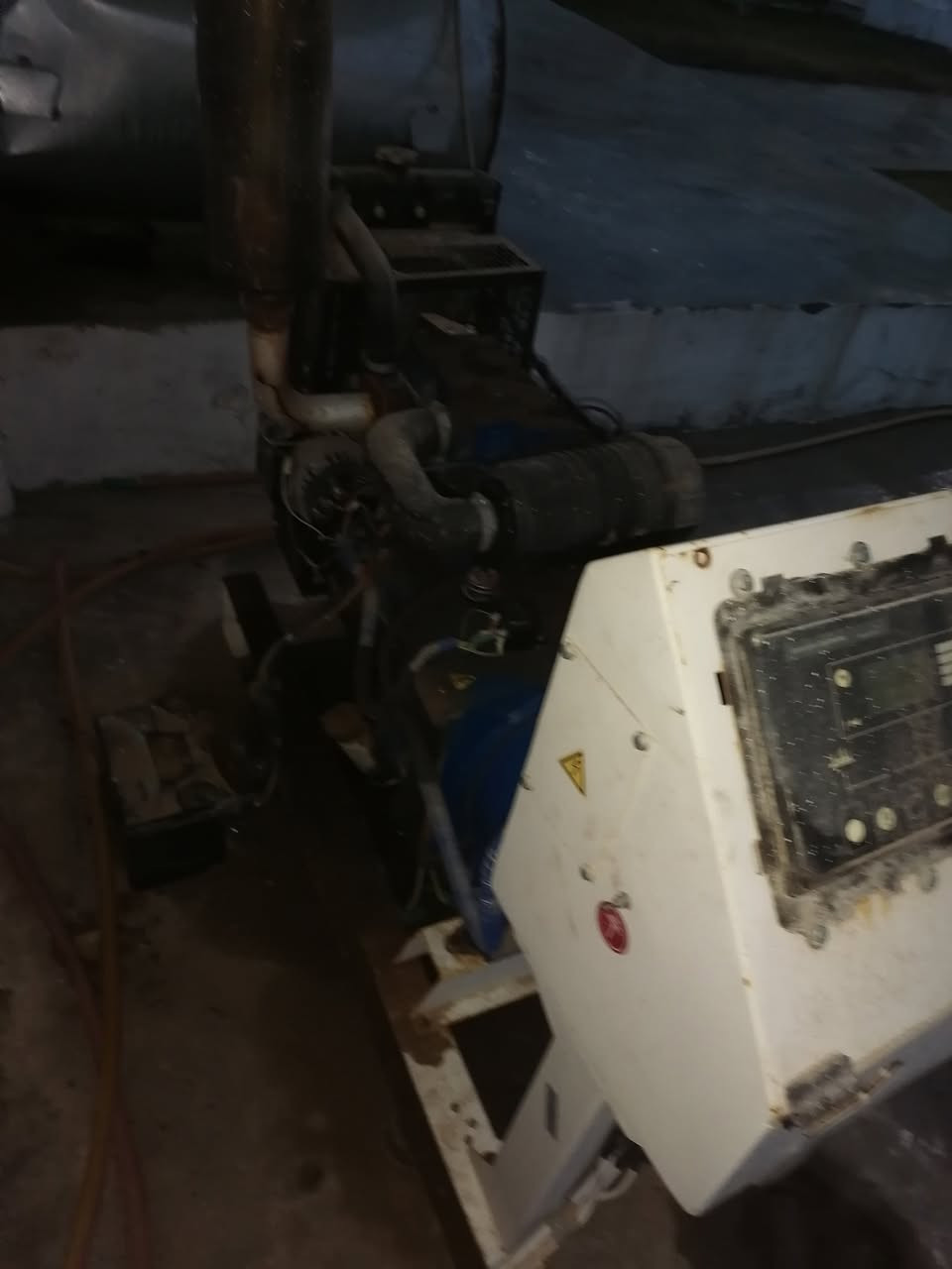 السلام عليكم
مولد للبيع انوع بير كنز 3بستم مواصفات بريكي
حجم 15 كي بي مولد نضيف وشغال
السعر 28 ورقه وبي مجال
للاستفسار اتصل عل رقم ***********  و *********** 
العنوان صلاح الدين الزوية
