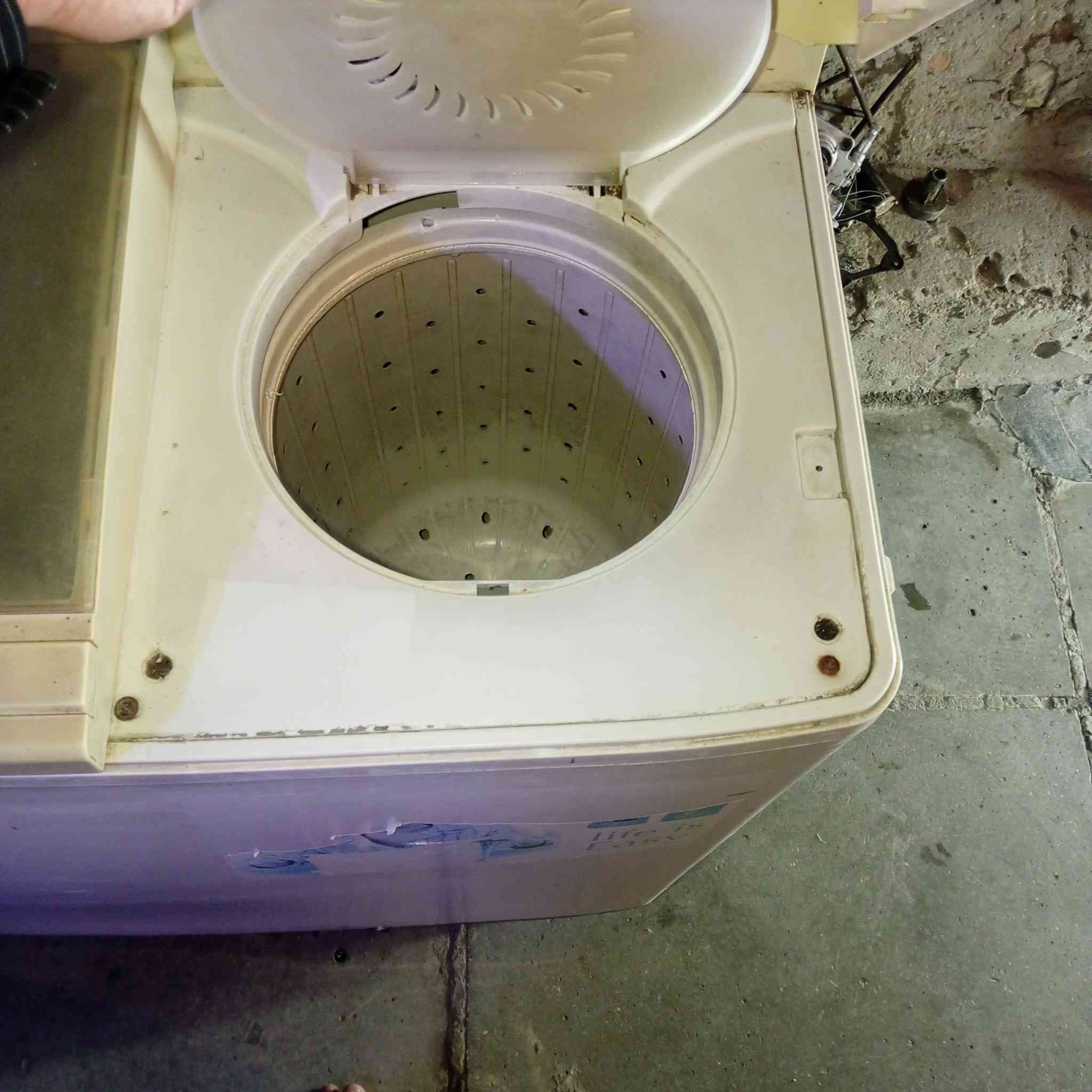 السلام عليكم غساله حجم  كبير للبيع سعر 65 ***********
