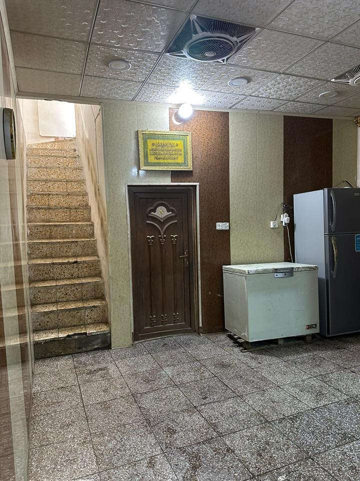 بيت للبيع ١٠٠ متر طابقين طابو صرف
الطابق الاول . متكون من غرفه وصاله واستقبال ومطبخ وتخاريج داخيله وتخاريج خارجيه ومكشوفه 

الطابق الثاني. متكون من غرفتين وتخاريج  

السعر ١٧٥

العنوان الكوفه الجمهوريه قرب النادي القديم قرب فلكه حبيب الرعاش  للاستفسار.***********
