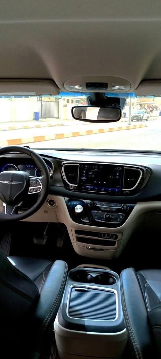 (L )كرايسلر باسفيكا تورنك 
 موديل 2022 
بدون حادث فقط بارد قليل بالچاملوغ الخلفي
رقم أربيل 
  محرك 6 سلندر 3600

رادار امامي 
حساسات خلفية  
 حساسات الاجتياز الجانبية  
 بصمة باب وبصمة تشغيل وتشغيل عن بعد 
كشن ذاكرة (خزن ميموري) لكرسي السائق
طقم ويل حجم 17 مع طقم تاير بحالة ممتازة 
 كاميرا خلفية دوارة مع الستيرن 
 باب جنطة كهربائي شفط 
 ابواب جانبية كهربائية مع بردات اصلية 
 غرفة السيارة جلد اسود اصل 
تحكم كهربائي متكامل لمقاعد المقدمة 
شاشة دشبول كبيرة لمجموعة من الايعازات 
3 قطع تبريدوبعد بيها مواصفات

 اتصال + واتس اب :  ***********

العنوان: كربلاء 
السعر :240 وبيه مجال
