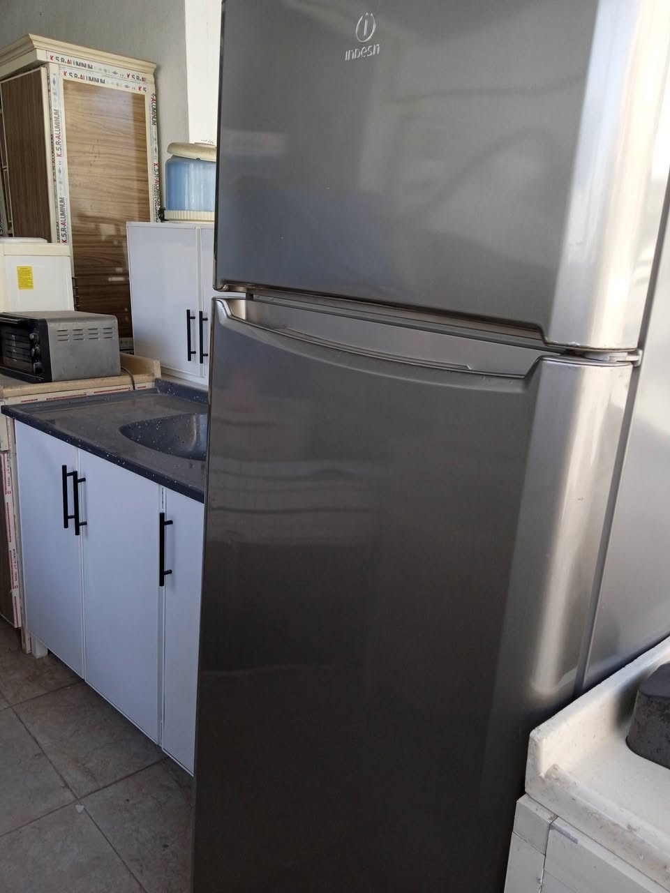 اغراض مستعمله نظيفه جدا للبيع هفلان قرب جامع سيد طيب ***********
