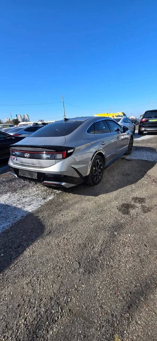 سوناتا موديل 2025 مكفوله كفاله عامه 
محرك 2000 غاز 
السياره كفاله عامه فول مواصفات 
السعر 158 للميناء بدون كمرك تدخل بكتاب شهداء 
***********
***********
مكتب الربان للسيارات الكورية الديوانية نهاية الشارع الخدمي حي الجامعه
