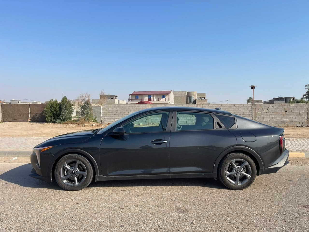 السلام عليكم  K4 
2025
لون مميز زيتوني ميتاليك 
دخول جديد منفيست باسمي 
فحص مؤقت السيارة 
حادثها جاملغ نفسه صبغ  وبنيد مبدل 
ماشيةً 11الف
المواصفات
بصمة تشغيل عن بعد
تبريد لمس ترحيب
شاشة دجتل متصل
دخول ذكي
بكلايتات لد انارة داخلية لمس
تبريد منفصل مناخين
شاشة جبيرة  
محرك 2000 دوش 🚀
كامرة دوارة
بصمة صندوك
داخل لونين
ويل كب
رادار امامي جانبي خلفي
لايت 3 عدسات
تدفئة كشنات
لد امامي تحديد مسار
قيادة ذاتية توقف ذاتي 
تنبيه عند مغادرة المسار
كروس سرعة
وضعيات قيادة
سيارة جاهزة وكاملة بدون نقص
السعر 153 وبيها مجال بسيط

مكاني واسط الزبيدية
***********
