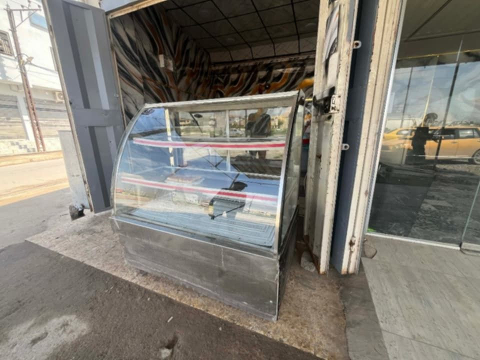 عارضة كيك والبان واجبان متر وربع محوره تبريد فول قفلها 300 و عارضة بطح تجميد فول حجم 14 نهايتها 250  ميز المنيوم بي دزكتين قطعتين مرمر متفرقات قطعة مترين والثانية متر ابيع كامل قفلو 250  مكينة عصائر حوضين صنع ايطالي اقتصادية بالكهرباء تسحب امبير وثترباع تبريد فول قفلها 300 المكان الانتصار شارع 60


**إذا كنت صاحب هذا الإعلان وتريد حذفه لأي سبب، رجاءا أرسل رسالة إلى الدعم الفني**