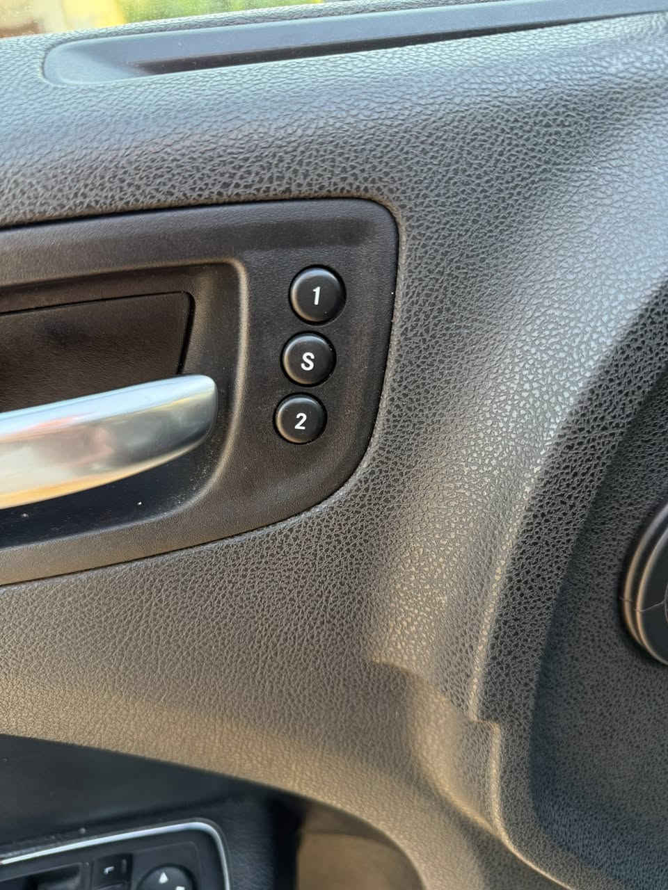 السلام عليكم حبايب 
جارجر موديل 2022 
sxt plus فول للاخير
السيارة رقم اربيل
تحويل او وكالة 
ممشاها وحادثها كدامكم
جامرلغ وبنيد مبدلات ومصبوغات بدون معجون
مكان السيارة ديالى - بعقوبه 
للاستفسار ***********
ماسنجر و واتس اب موجود
تحياتي
