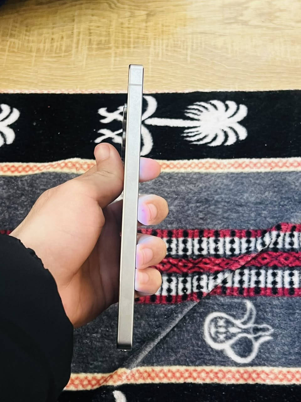 السلام عليكم ريلمي s 25 آلترا صارلي شهر من اخذته بعده جديده كامل ملحقات بس الضهر مفطور وسبب البيع اريد اخذ ايفون وذا اكو ايفون مراوس عادي مشتري بمليون و600 وعارضه بمليون و200 وبي مجال للتواصل :*********** والعنوان : الرمادي _ ال5 كيلو
