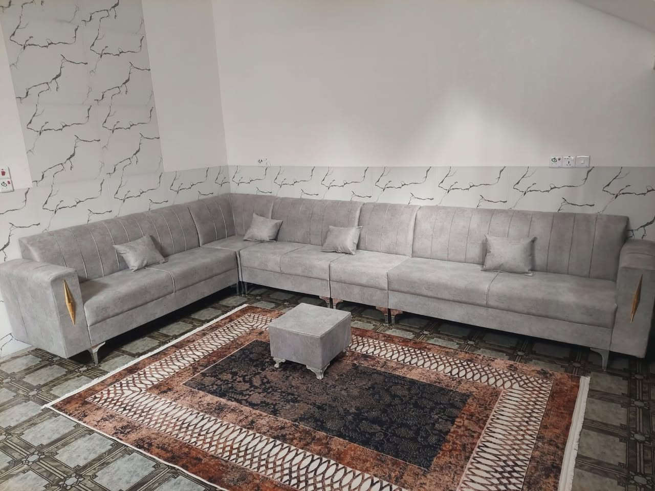 ديوان جديد غير مستعمل ..
(10)مقاعد ..
السعر ٢٧٥ .
للاستفسار الاتصال على الارقام التالية ..
***********
***********
