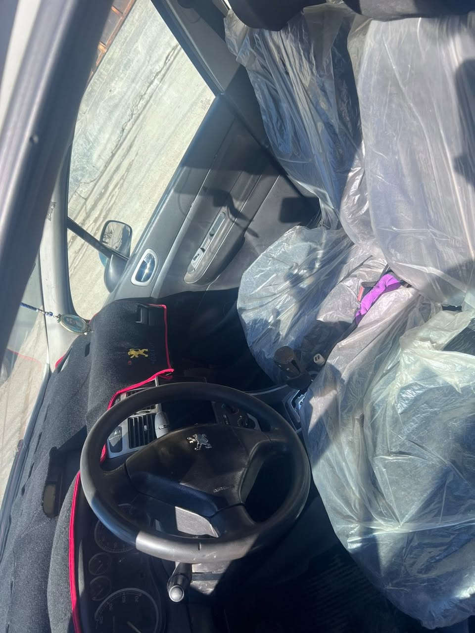 بيجو 2005 محور كير محرك كورلا   مكفولات سنويه جديده رقم دولي تحويل ثاني يوم  السياره مابيه حادث السعر 42 وييه مجال مكاني بغداد الدوره ‭٠٧٧٢ ٣٦٧ ٣٣٧٦‬
