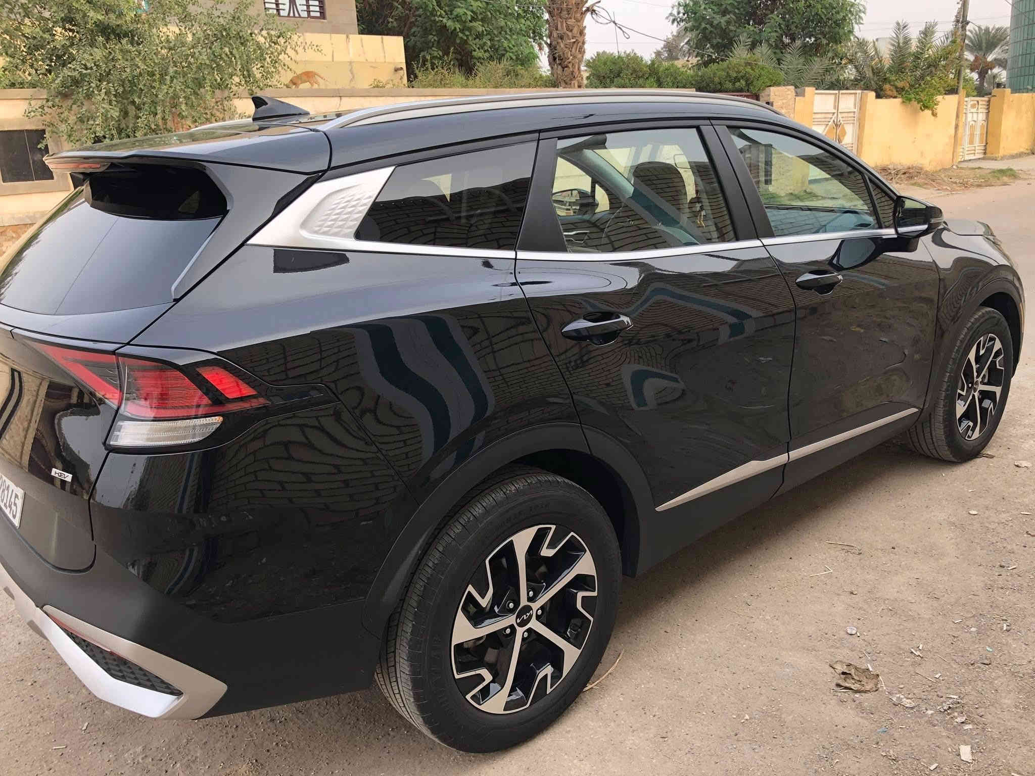 سبورتج 2023 وارد امريكي هايبرد فئة EX 
محرك 1600 تيربو سيارة قوية و اقتصادية جداً 

ماشية 18 الف ميل 

لون الداخل النيلي و الاوف وايت جلد (نادر و مرغوب)

المواصفات

تدفئة كشنات وستيرن

كروز سرعة

رادار امامي مانع اصطدام

تحديد مسار

نقاط عمياء

حساس جامة امامي

مانع تزحلق

سايد بريك دكمة

اربع  انظمة قيادة

SPORT, ECO, SMART, SNOW

فور ويل درايف 

حاكية بلوتوث 

بصمات ابواب 

تشغيل بصمه

تشغيل عن بعد

مضخم صوت سستم

حساس خلفي 

كشن سائق كهرباء

منفذ شحن وايرليس و كذلك مخرج شحن في الكشنات 

اشاير بلمري 

توقف ذاتي 

تبريد امامي وخلفي

شاشه دجتال متصل 

كامره خلفيه واسعة 

تبريد بيانو

بوصله

تحكم ستيرن كذلك شفتات 

لايتات لد امامي وخلفي

حادث دعامية امامية مبدلة تفصيخ بدون صبغ نفس اللون و بارد بسيط بخشم البنيد والجاملغ كما في الصور مكفول من الصبغ والتكحيل و بيها ايرباك 

السعر 210

مكان السيارة بغداد

***********
