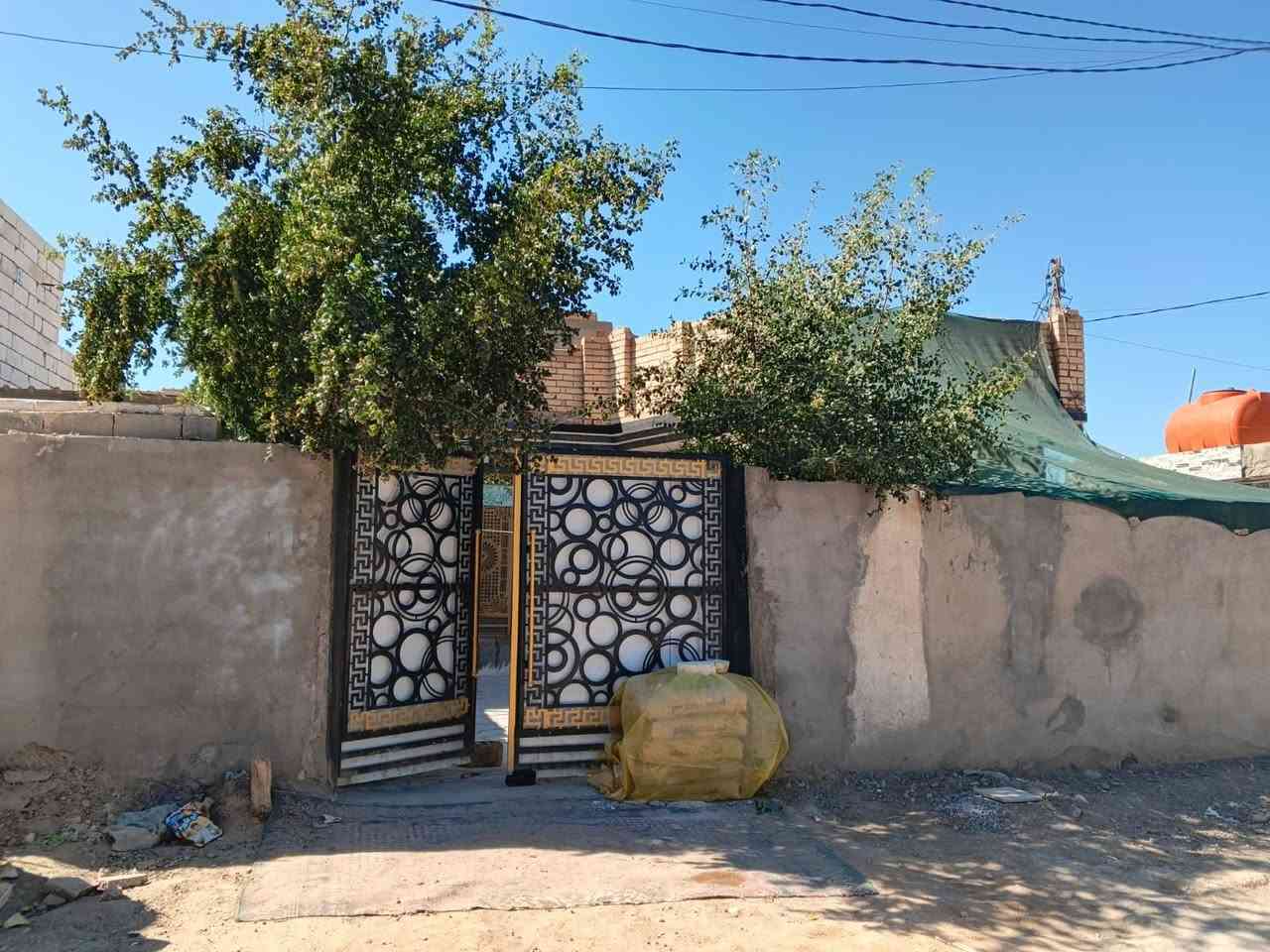 السلام عليكم بيت للبيع 250 متر سند 25 جاهز للسكن مكانه ابو غرق يم دهين ابو علي مداور 
ثاني يوم بسمي ***********
