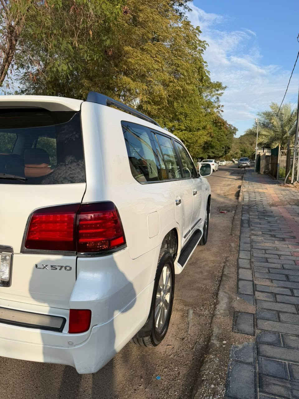 لكزز ١١ سوبر سبورت سليمانية ابيض ماشي ١٤٠ الف 
داخل مشمشي 
فول مواصفات
بدون نقص
صبغ طخة فقط داير جاملغ خلفي جهة السائق بدون حتدث 
الصور كدامك
السعر ٣٢٠
غير متواجد على النت
الاتصال ***********
