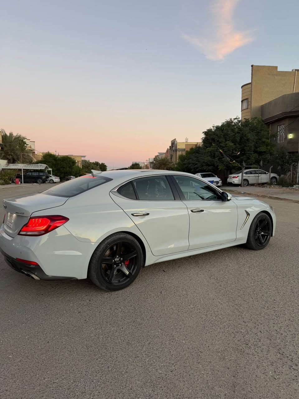 السلام عليكم جينسس G70                                                 موديل: 2020                                      
محرك: (2.0T)
الممشى:(54,000mil) حوالي ال(83,000Km)
الاجزاء المتضرره : بنيد صبغ في امريكا وبلعراق باب عكس السايق بيه بارد بسيط 
المواصفات: فول برستيج (اعلى فئه)
ملاحظة: السيارة نظيفه حيل ومال جناي السيارة كله على ايدي رقمه بغداد باسمي مشروع وطني تحويل ثاني يوم للي يحب يستفسر عليه هذا رقمي (***********) 
مكان السيارة: النجف الاشرف النجف, العراق
