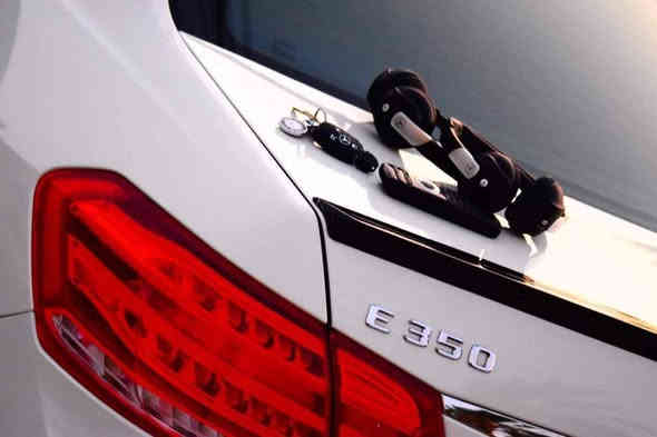 سلام عليكم مارسيدس البيع فول موصفات 
ناظور بانوراما  
كلها بصمة بوب تشغيل 
كشنات امامي تبريد تدفئة 
خلفي تدفئة 
كشنات منعزل شاشات خلفية 
مكينة عادية 
كت اي ام جي  بلادي كل السيارة 
صندوك كهرباء دكمتين مو وحدة 
حساسات امامي خلفي 360 
انارة ترحيب حتة بالمرايا 
حساس مطر وقارئ طرق 
بعد بيها بس ناسي 
ها وية الستيرن لايت خاص بالمنعطفات السعر 220 $
الاستفسار *********** سيد مهند
 مكان السياره بغداد الأمين ثانيه
