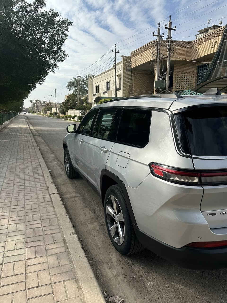 السلام عليكم جيب شيروكي فول مواصفات كشنات منفصل رقم اربيل عندي بيها وكاله حاضر للتحويل  موديل 21والسونار موجود بالمنشور السعر 285$وبيها مجال بسيط للاتصال *********** المكان بغداد حي الجهاد
