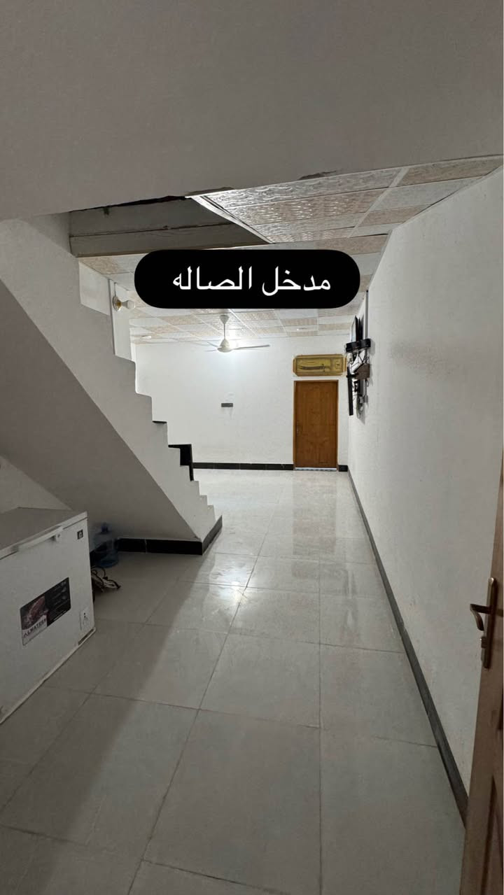 بيت للبيع حي الشهداء الزراعي اول نزله ع الحولي الجديد 
مساحة 175 متر يحتوي على غرفتين وصالة ومطبخ وصحيات ومكان الاستقبال غير مبني للاستفسار الاتصال على الرقم *********** النجف, العراق
