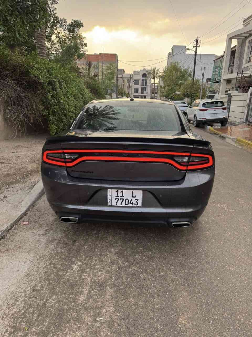 جارجر 2021 SXT 
مواصفات عاديه 
Black top
ماشيه ٣٤ الف كيلو 
نضيفه جدا 
حادثها من امريكا محاوله سرقه باب السائق 
وحادثها في بغداد شخطه وتم تصليحها


**إذا كنت صاحب هذا الإعلان وتريد حذفه لأي سبب، رجاءا أرسل رسالة إلى الدعم الفني**