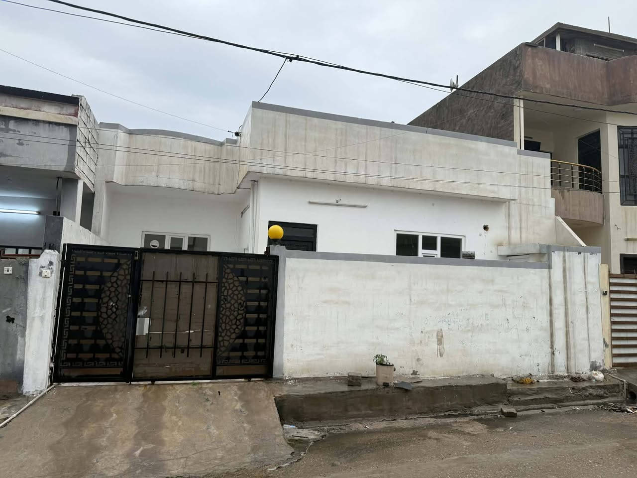 سه رتا به ناوى خواى گه وره و ميهربان
سلاو كريارانى به ريز 

ئه م دووخانومان لايه بوفروشتن 

رووبه ره كه ى 100م مرابع فول كاشيه و حزام دگته 

كامل خه ده مات 

نرخى 36مليون و معمله 

عنوان كركوك بنجاعلى 

3يه م فرع بشت مستشفا كه ى بنجاعلى 

ياخود نزيك جامع رسول 

بوزانينى زياترپه يوندى كن به م ژمارانه ى لأى خواره وه 

***********

***********

مكتب شالاو زه نگه نه
