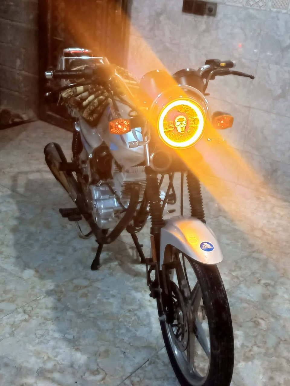 دايون عظم مديل 22 رقم وسنويه كربلاء نضافتها فول كدامك بس بدايت كلجات بسشلعتها فول رايدها بمليون ونص ولشراي بيها مجال مستعجل على بيعها ***********
