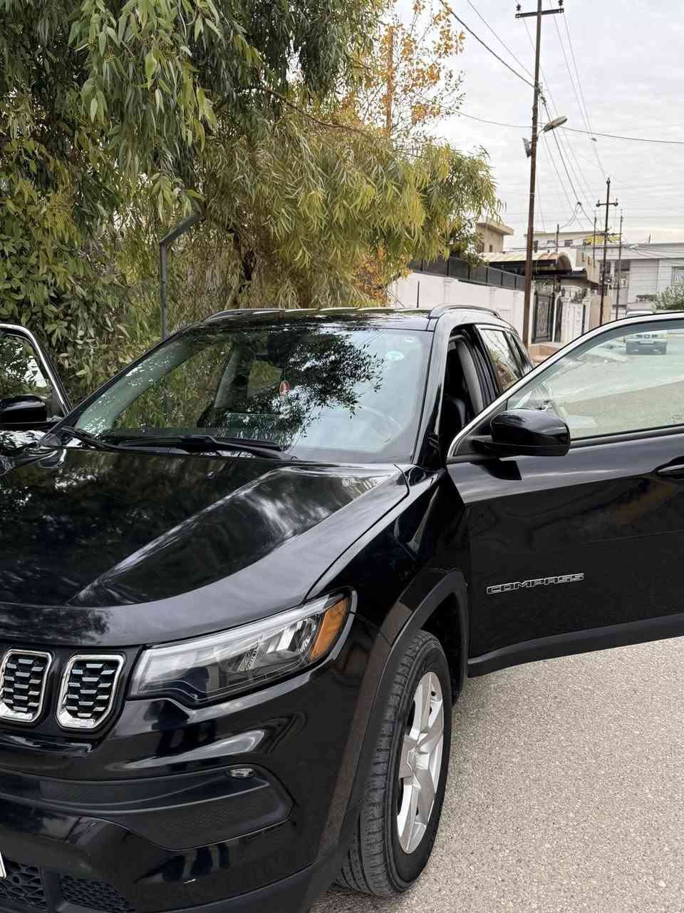 سلام عليكم. جيب كومباس موديل 2022.          ماشي 70 الف
الضرر بس البونيد المواصفات. فول عدا السلايد 
كشن كهرباء 
كشن هيتر 
رقم دهوك شرط التحويل. 
السعر 145 بي مجال 
مكان السياره كركوك. 
***********
