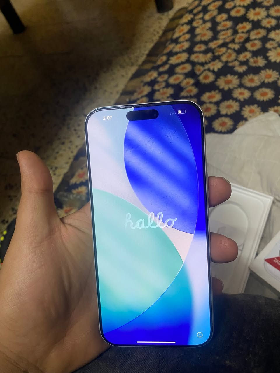 السلام عليكم  17pro max 256 ZA  نسخه الشرق الأوسط الشريحه الفعليه الجهاز بلادي بطاريه ١٠٠ مشحون بس ١٤ مره الجهاز فعلته ٥/٣١ يعني الجهاز مستخدم اقل الشهر السعر ١٩٥٠ وبي مجال ملحقاته كامله وانطيك راس شحن اصلي أخذته من الوكاله ٧٥ الف للتواصل ***********
