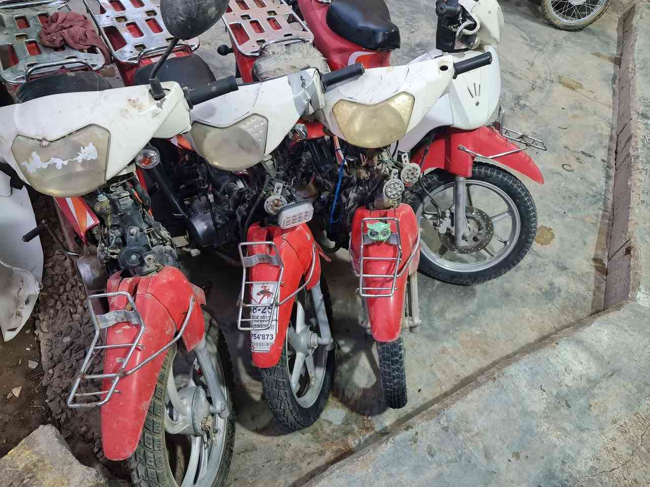 البيع سرافيز عدد 4 بيهن 2دبل دسك و2 دسك وبنز الشراي يتصل ***********
